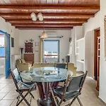 Cycladic Two Bedrooms House With Shared Pool アパート